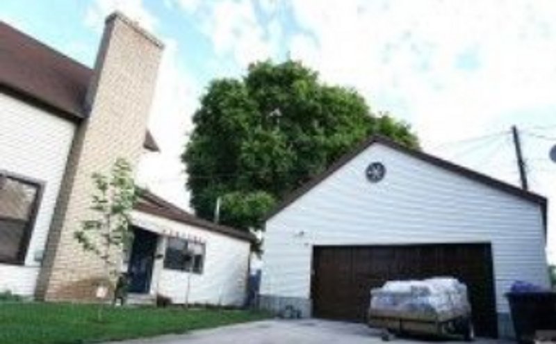 Garage in Cottonwood Heights, Utah 0
