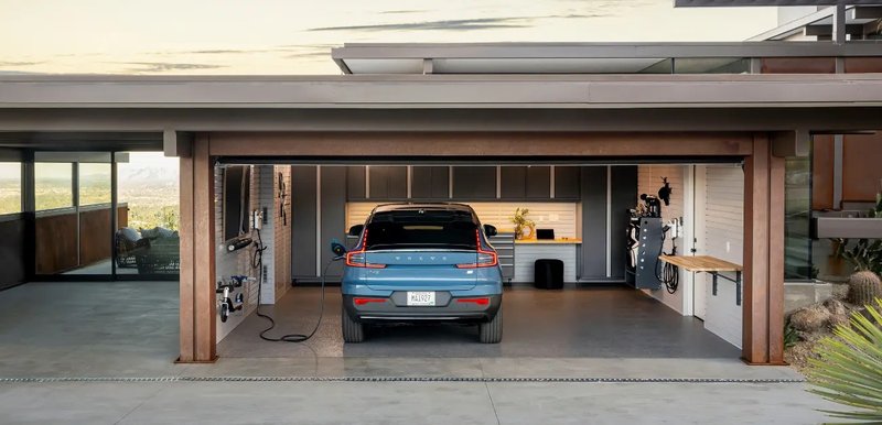 Garage in Roseville, California 0