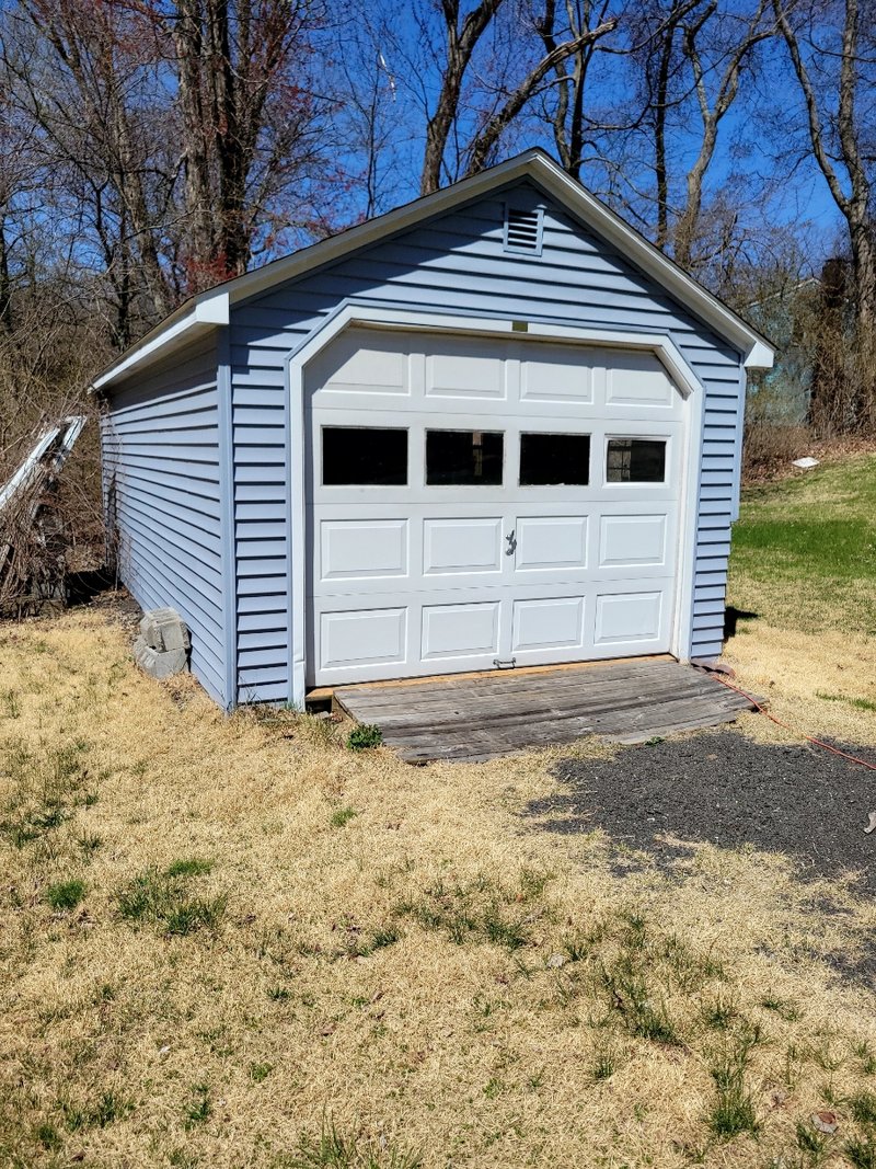 Garage in Manchester, Connecticut 0