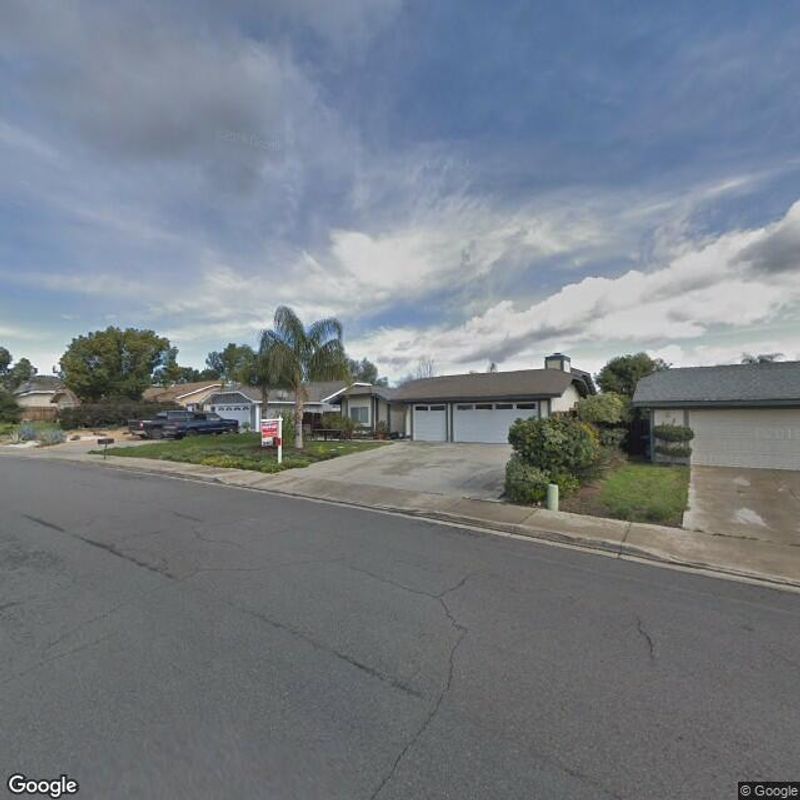 Garage in Lake Elsinore, California 0