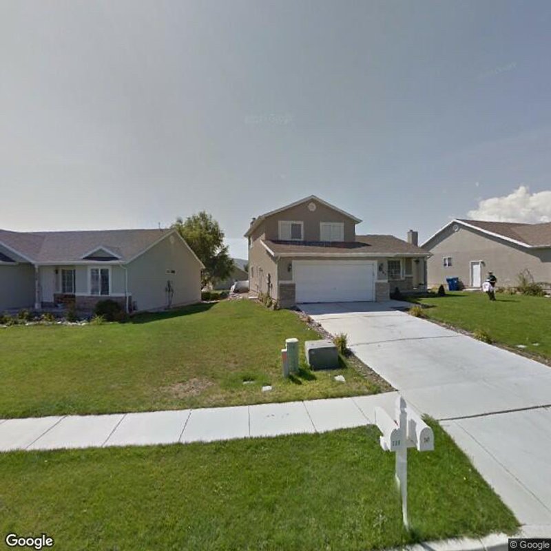 Garage in Saratoga Springs, Utah 0